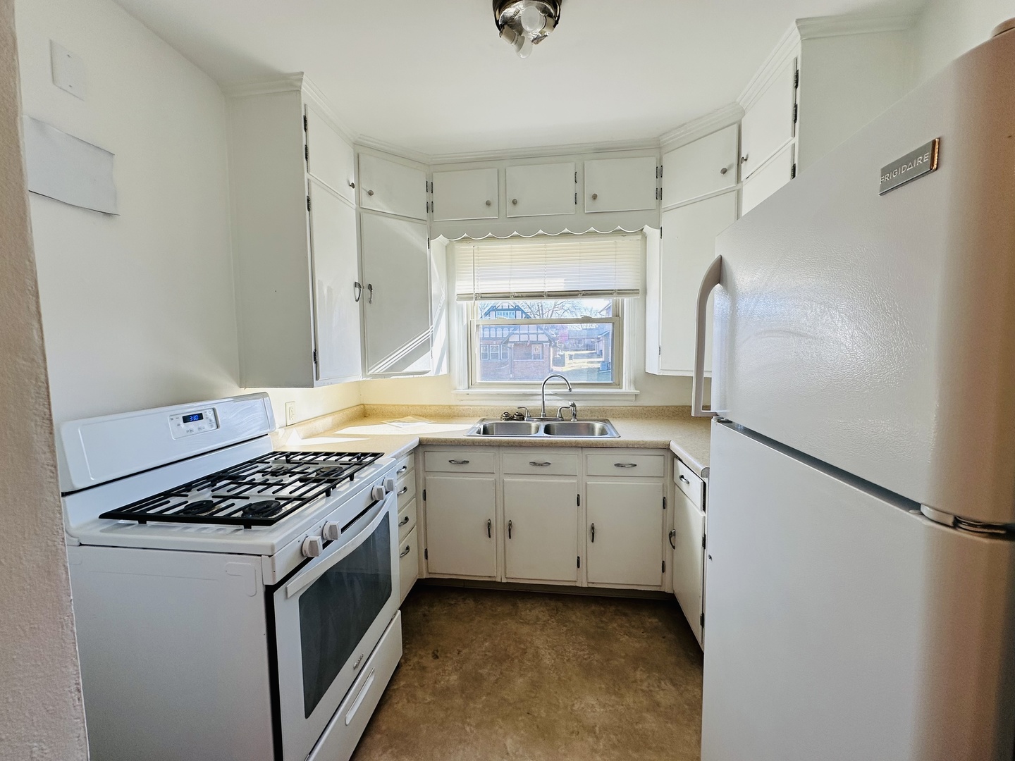 1195 27th Street, Unit 2 Moline, IL 61265 - Photo 5 of 7