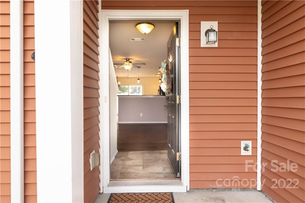 662 Potter Place Road Fort Mill, SC 29708 - Photo 4 of 28 a view of entryway of a house