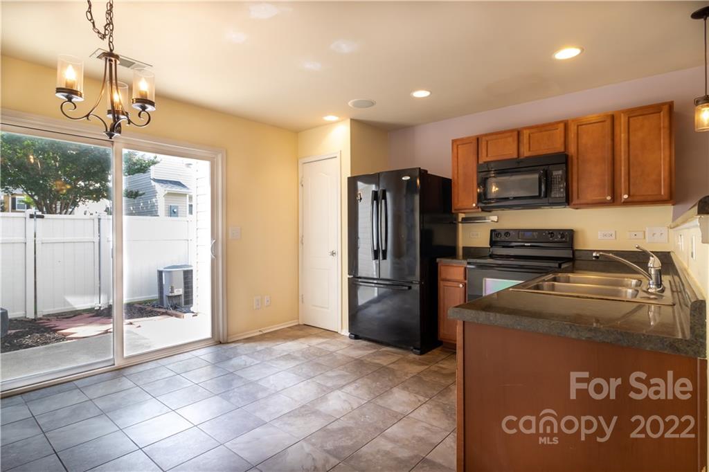 662 Potter Place Road Fort Mill, SC 29708 - Photo 9 of 28 a kitchen with stainless steel appliances granite countertop a refrigerator a stove and a sink with granite countertops
