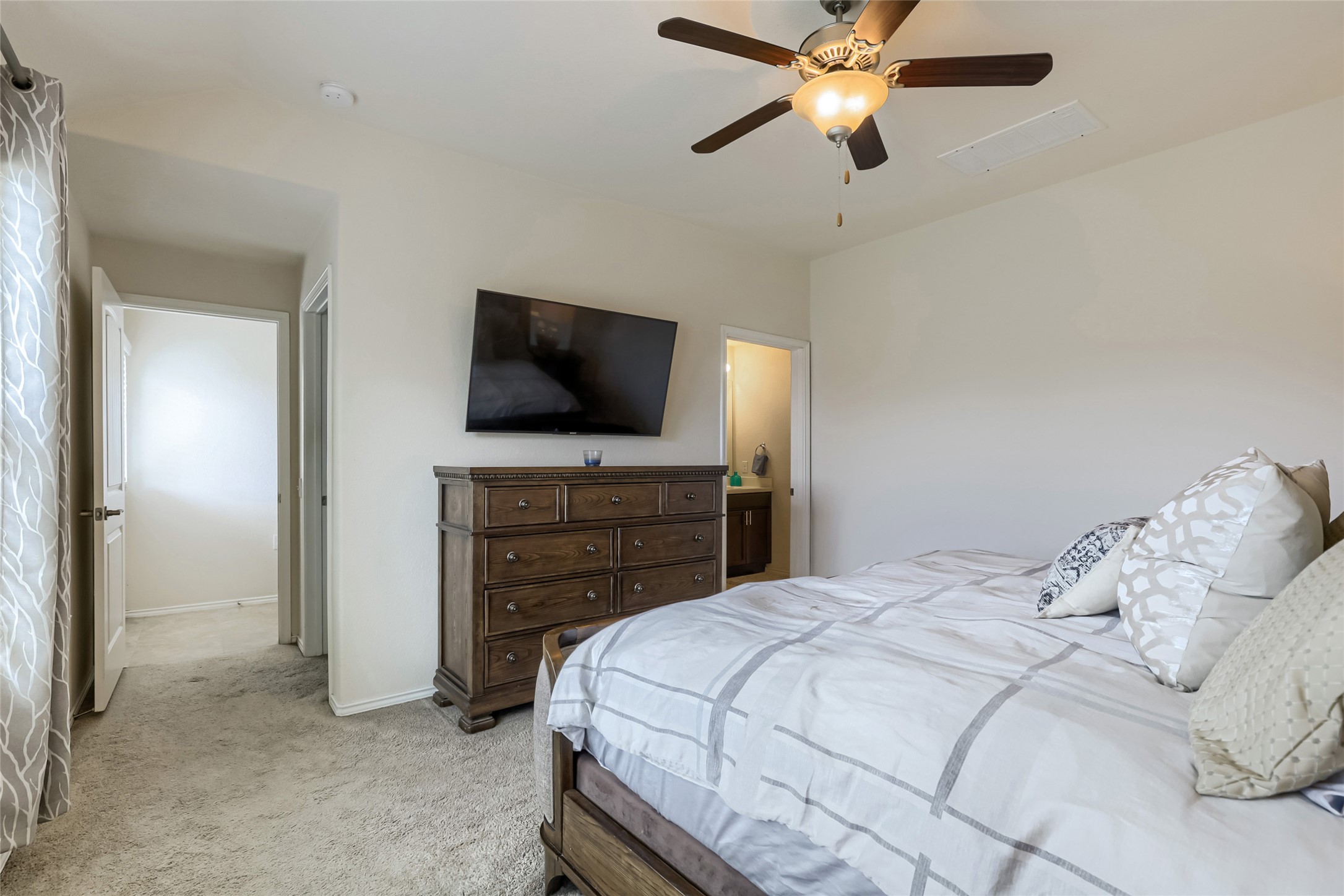 7216 Razors Edge Drive Austin, TX 78744 - Photo 12 of 36