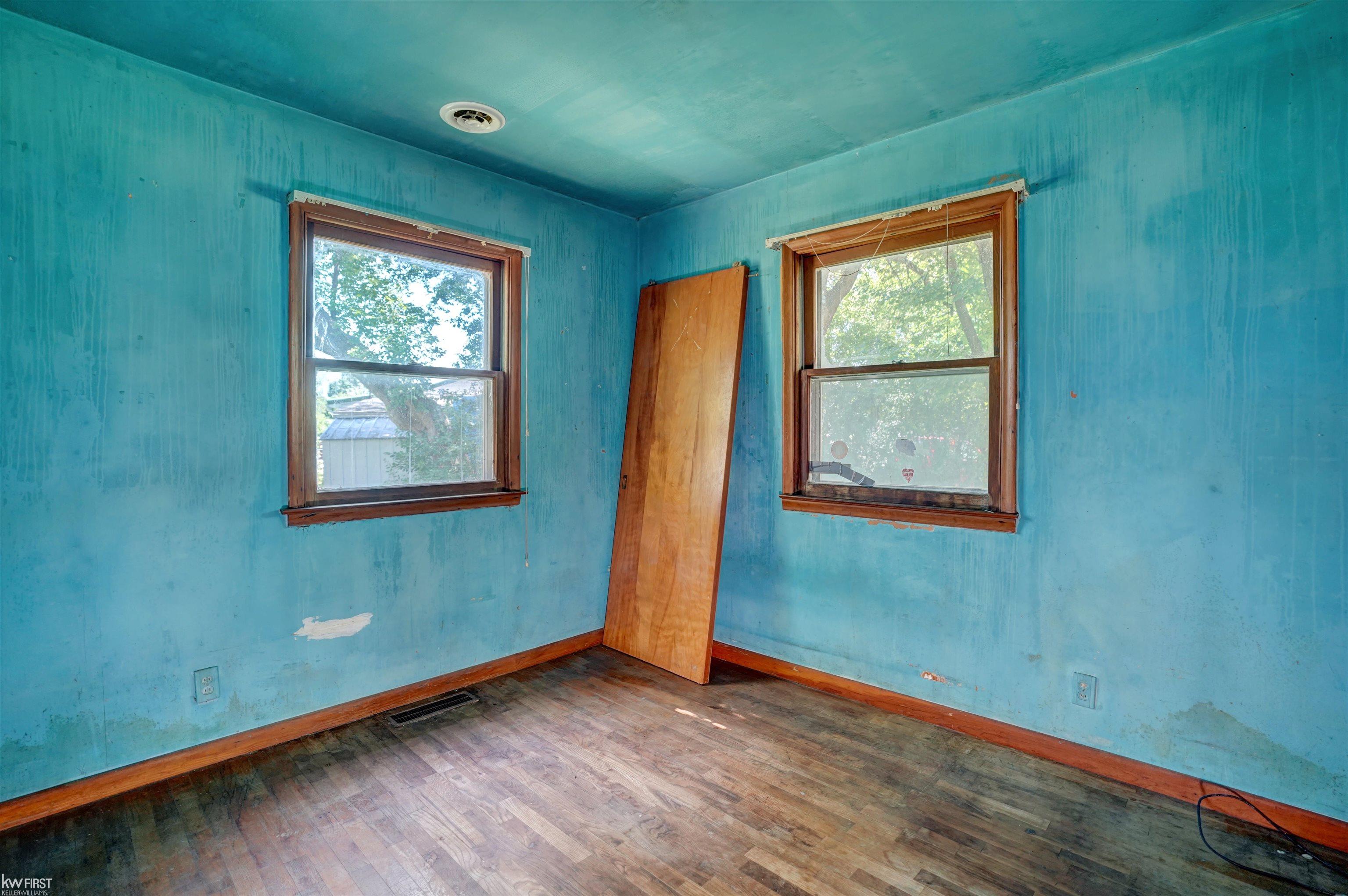 3702 Ralph Street Flint, MI 48506 - Photo 20 of 27 50150883-fb412199-1297-472d-9362-3e5c16fa90b9.JPG