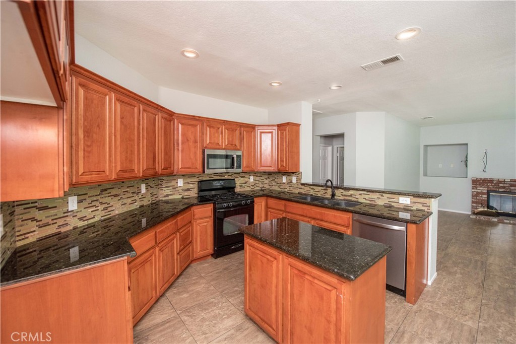 3134 Ranier Street Corona, CA 92881 - Photo 7 of 47 Gallery Image 7
