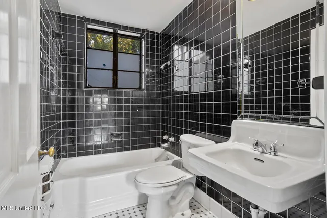 $372,000 | 1076 Avondale Street, Jackson, MS 39216