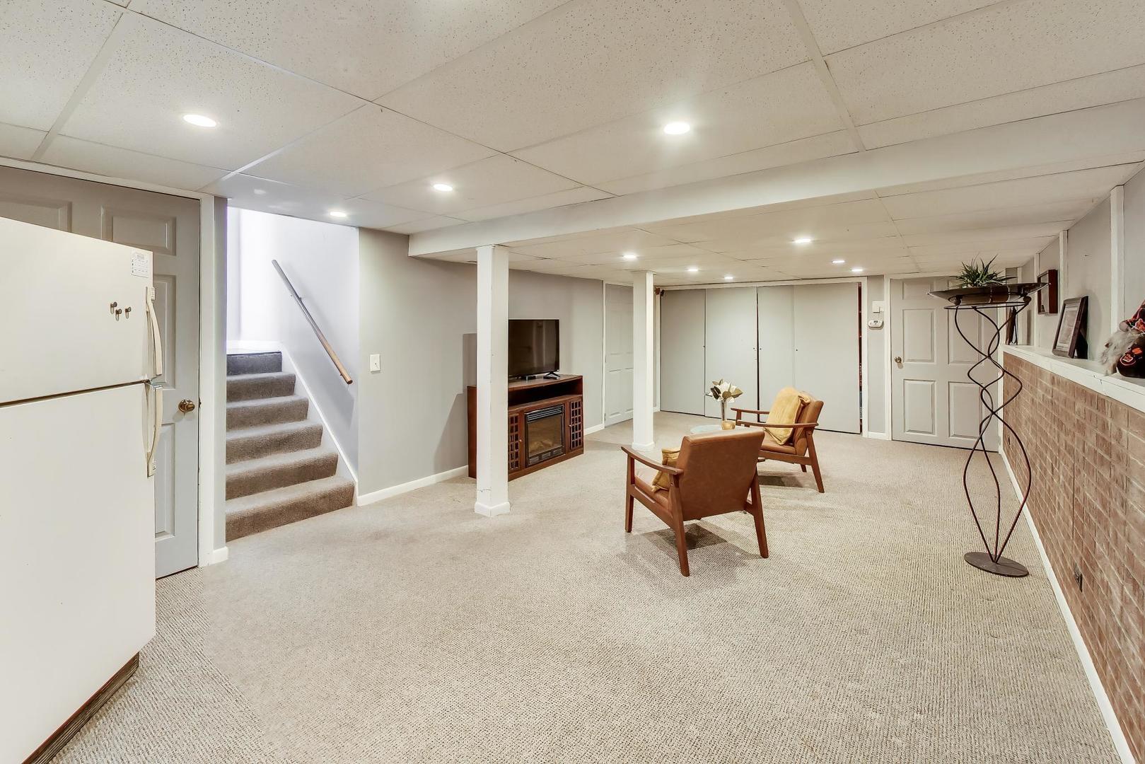 1 Maple Tree Court Elmhurst, IL 60126 - Photo 22 of 34 a view of a livingroom with furniture and staircase