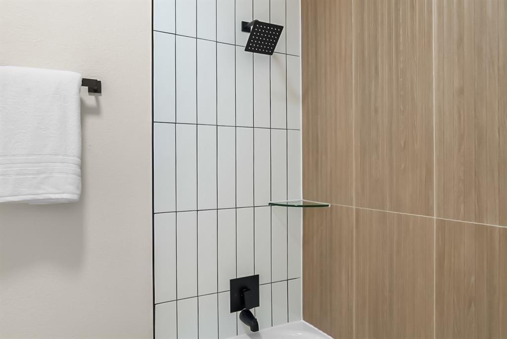 13103 Halwin Circle Dallas, TX 75243 - Photo 14 of 15 Bathroom view of bathing tub / shower combination