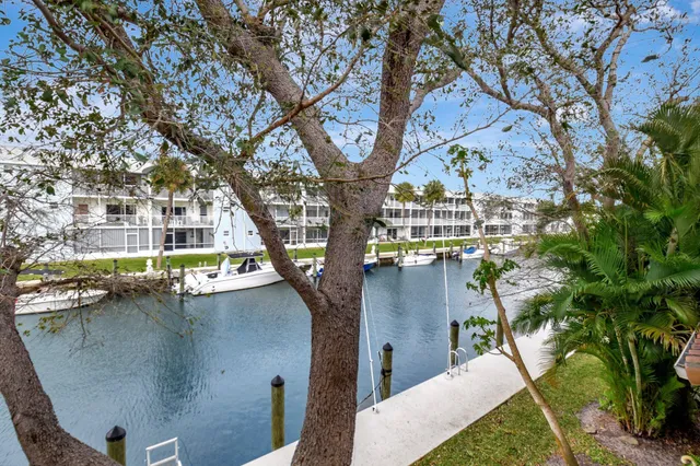 $420,000 | 1125 Lake Shore Drive, Unit 203, Lake Park, FL 33403