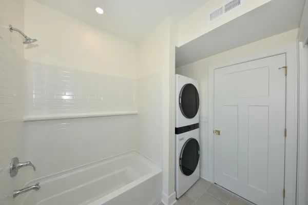 $2,750 | 104 East Prospect Street, Unit WEST FRONT, Port Washington, WI 53074