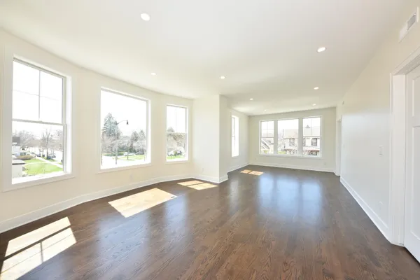 $2,750 | 104 East Prospect Street, Unit WEST FRONT, Port Washington, WI 53074