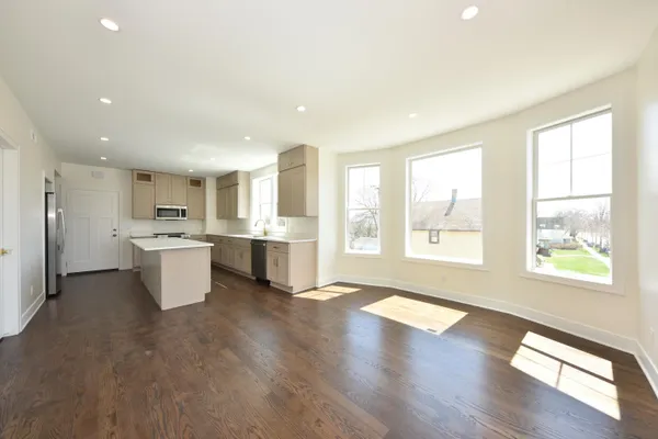 $2,750 | 104 East Prospect Street, Unit WEST FRONT, Port Washington, WI 53074