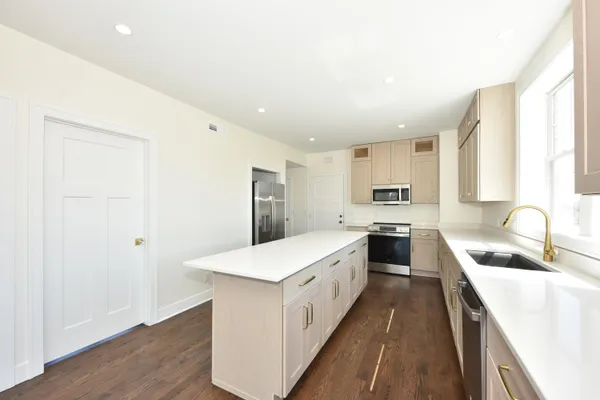 $2,750 | 104 East Prospect Street, Unit WEST FRONT, Port Washington, WI 53074
