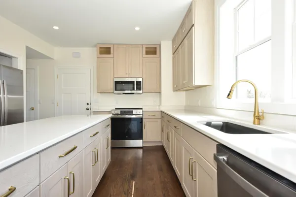 $2,750 | 104 East Prospect Street, Unit WEST FRONT, Port Washington, WI 53074