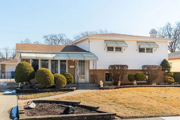 $419,900 | 423 South Yale Avenue, Addison, IL 60101