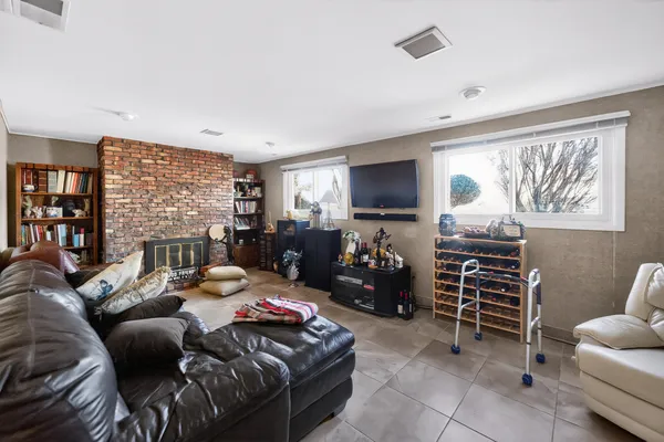 $419,900 | 423 South Yale Avenue, Addison, IL 60101