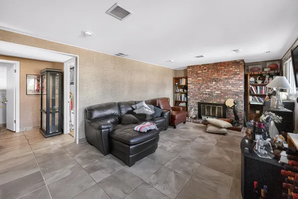 $419,900 | 423 South Yale Avenue, Addison, IL 60101