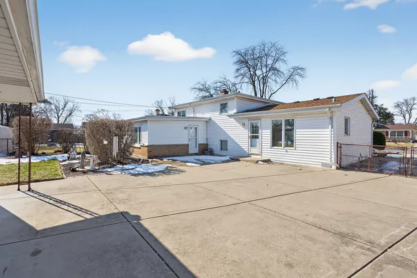 $419,900 | 423 South Yale Avenue, Addison, IL 60101