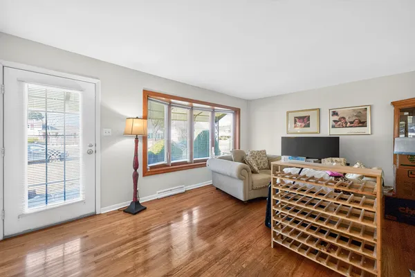 $419,900 | 423 South Yale Avenue, Addison, IL 60101