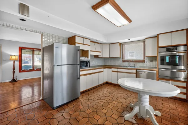 $419,900 | 423 South Yale Avenue, Addison, IL 60101