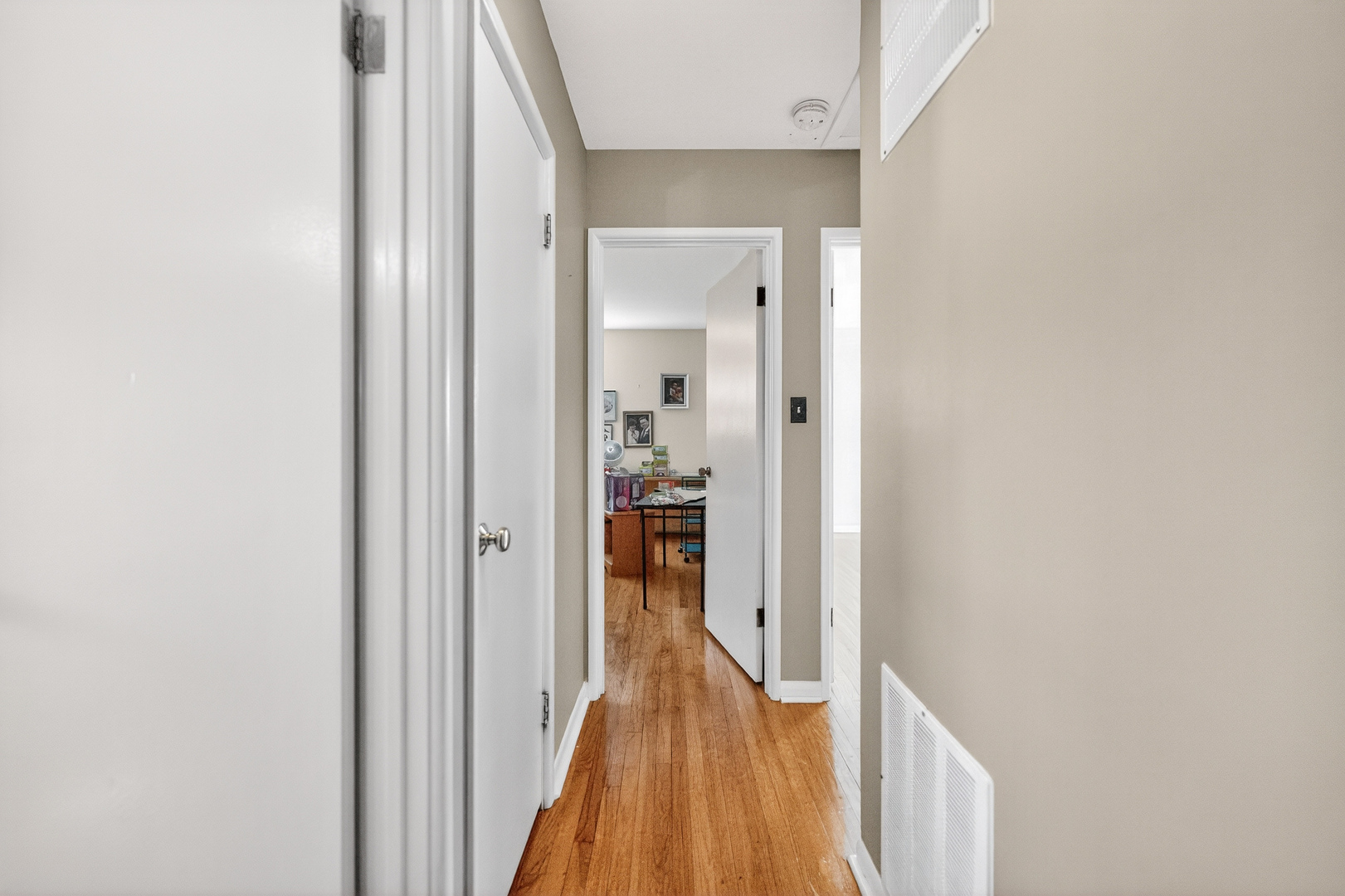 423 South Yale Avenue Addison, IL 60101 - Photo 7 of 32