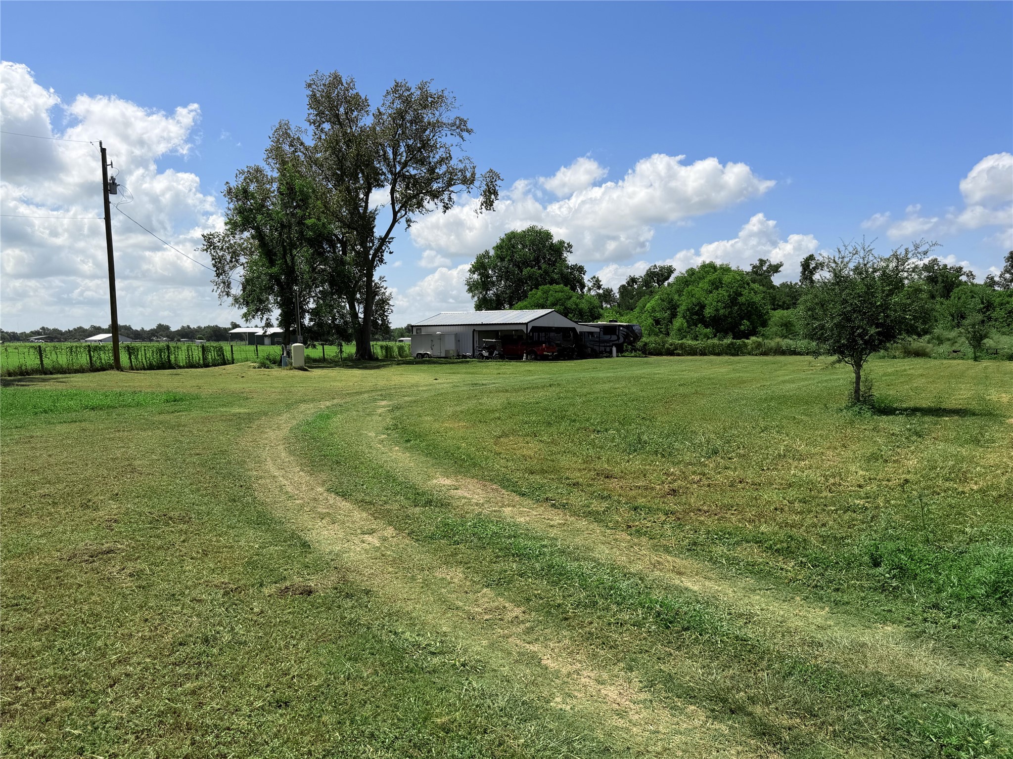 3320 Cr 135 Road Wharton, TX 77488 - Photo 3 of 7 Entrance view of expansive lot with building set in the rear of the property