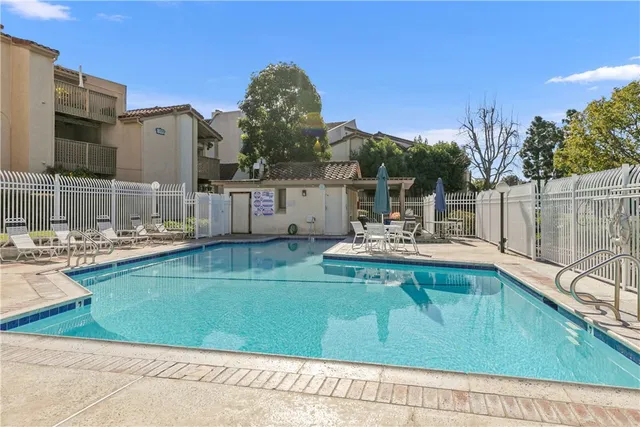 $470,000 | 16581 Grunion Lane, Unit 204, Huntington Beach, CA 92649