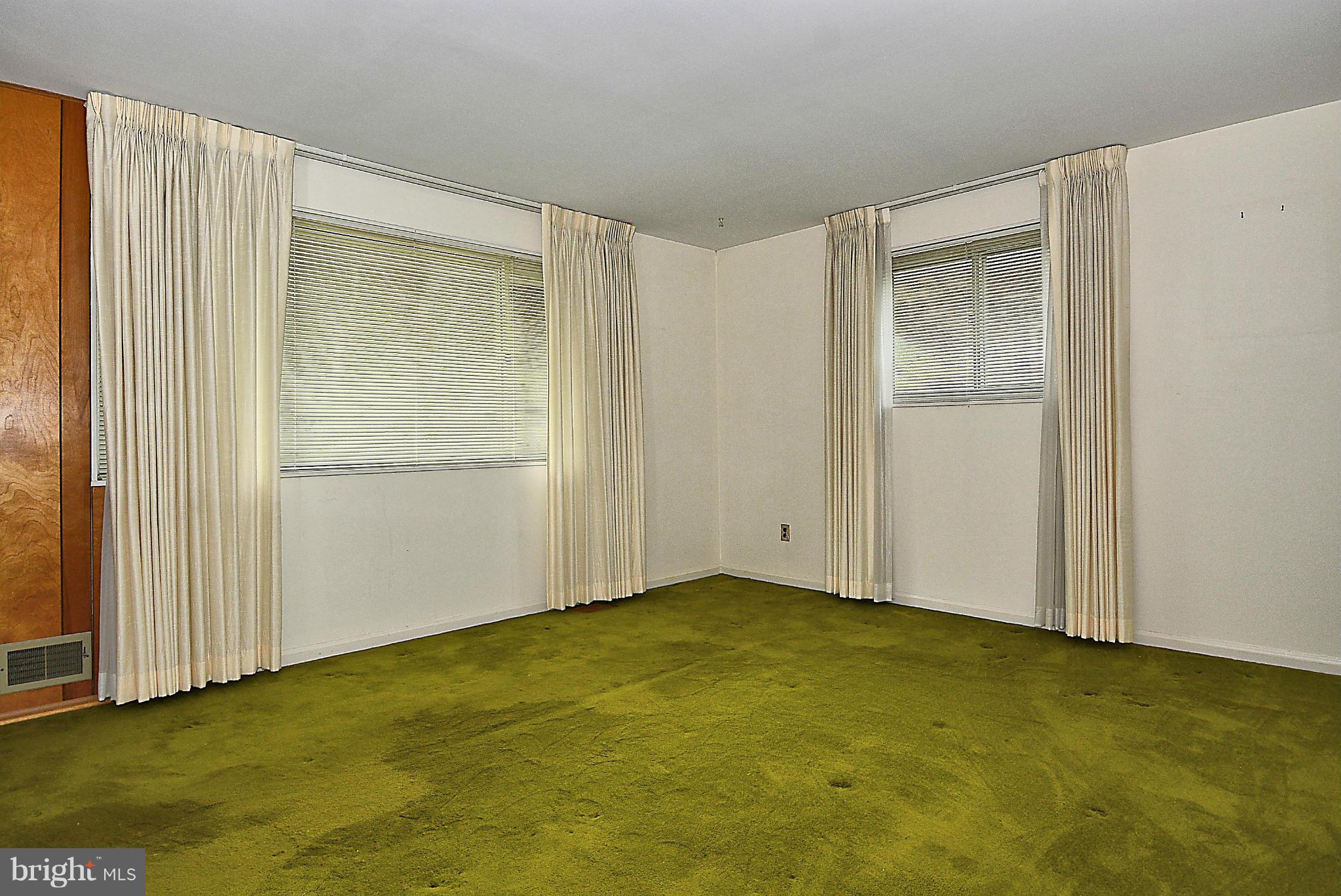 10703 Edgewood Avenue Silver Spring, MD 20901 - Photo 10 of 26 Living Room