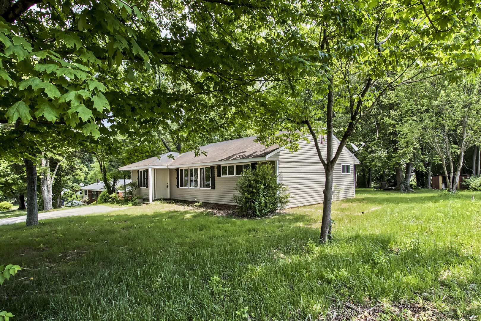 1308 Morrell Road Knoxville, TN 37919 - Photo 3 of 24 Gallery Image 3