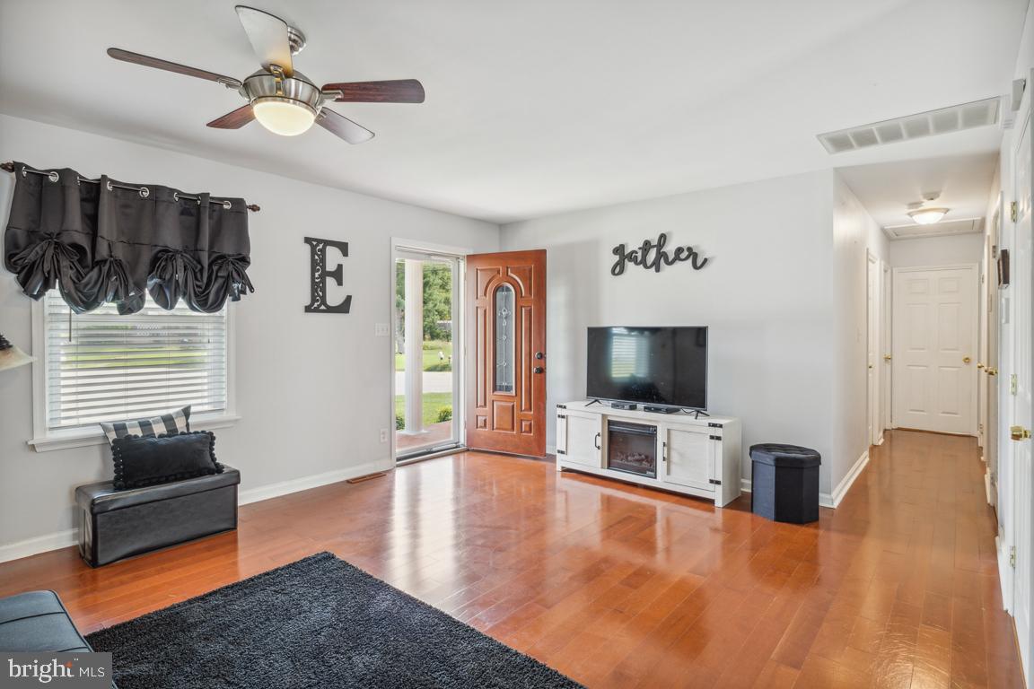 8256 Riviera Drive Severn, MD 21144 - Photo 4 of 24 Gallery Image 4