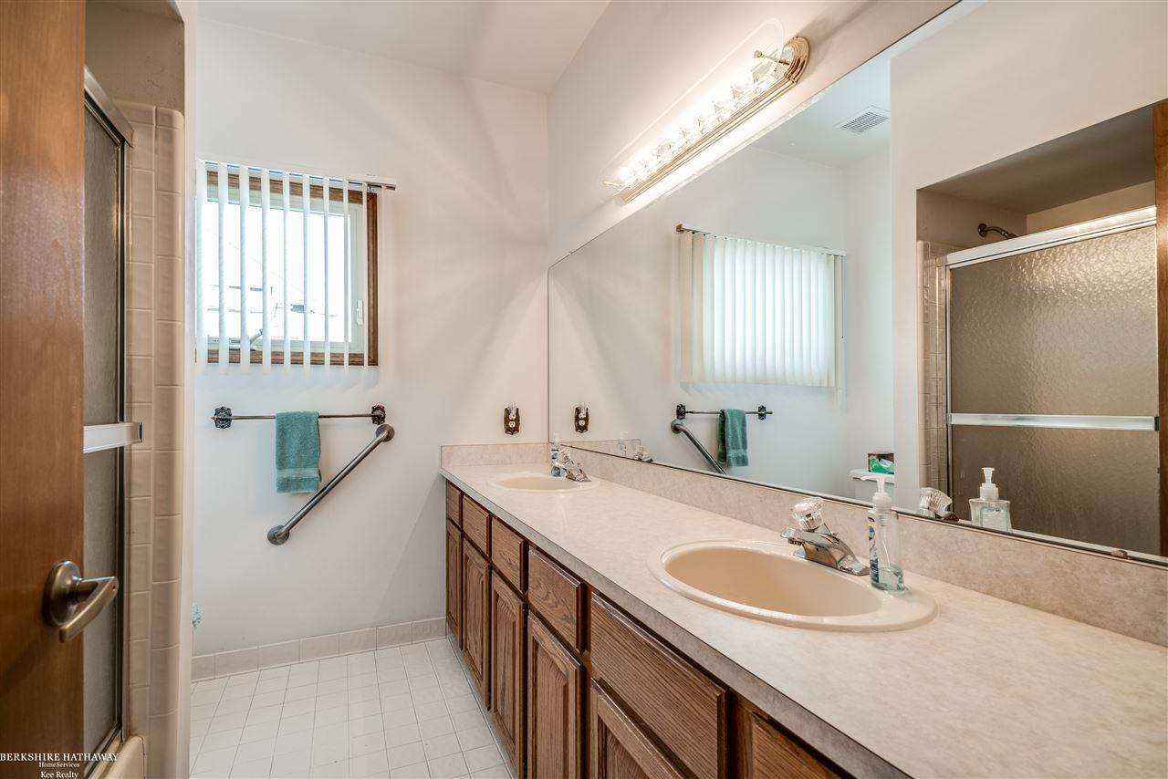 1151 Bluebird Drive Rochester, MI 48307 - Photo 35 of 49 31369477-34.JPG