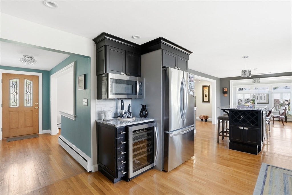 33 Algonquin Road Canton, MA 02021 - Photo 5 of 34