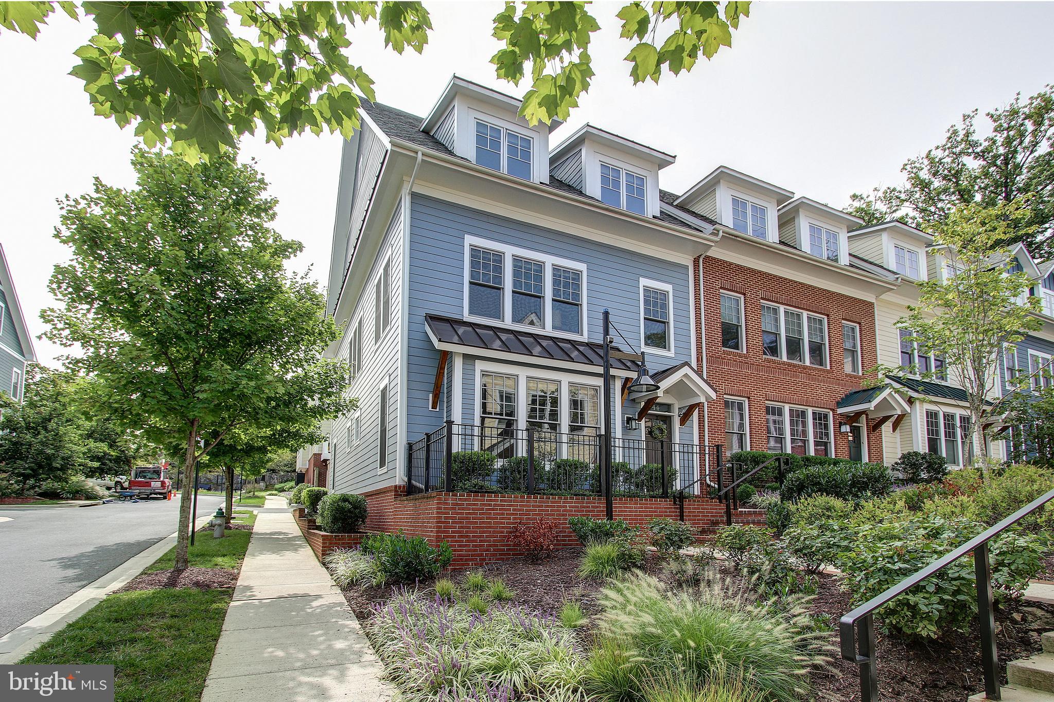 44 Ellsworth Heights St