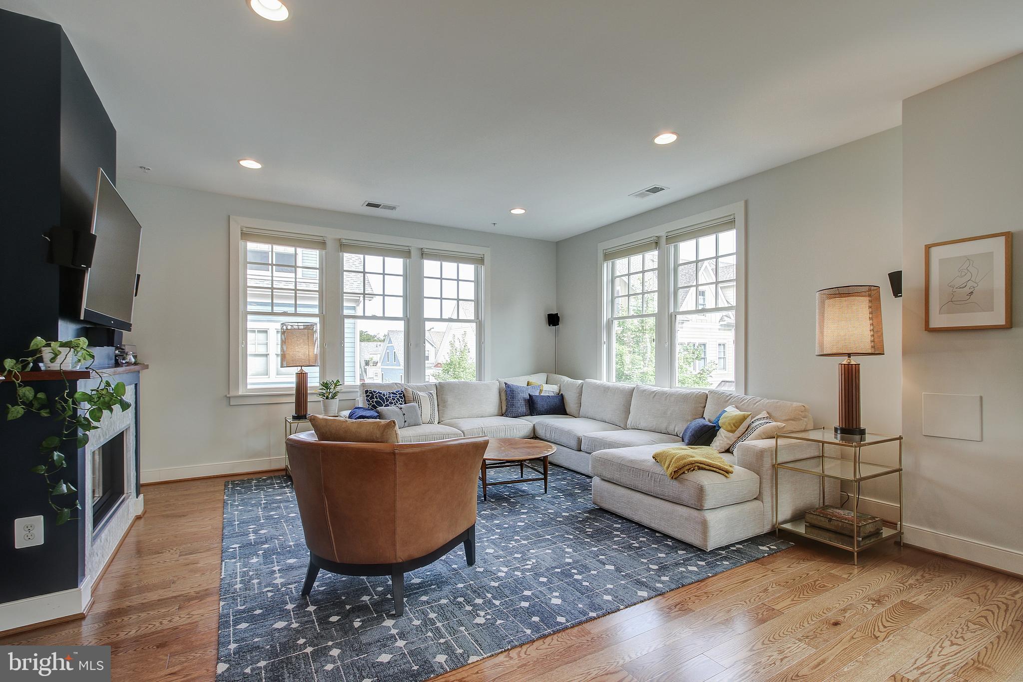 44 Ellsworth Heights Street Silver Spring, MD 20910 - Photo 23 of 42 Cozy living room nook