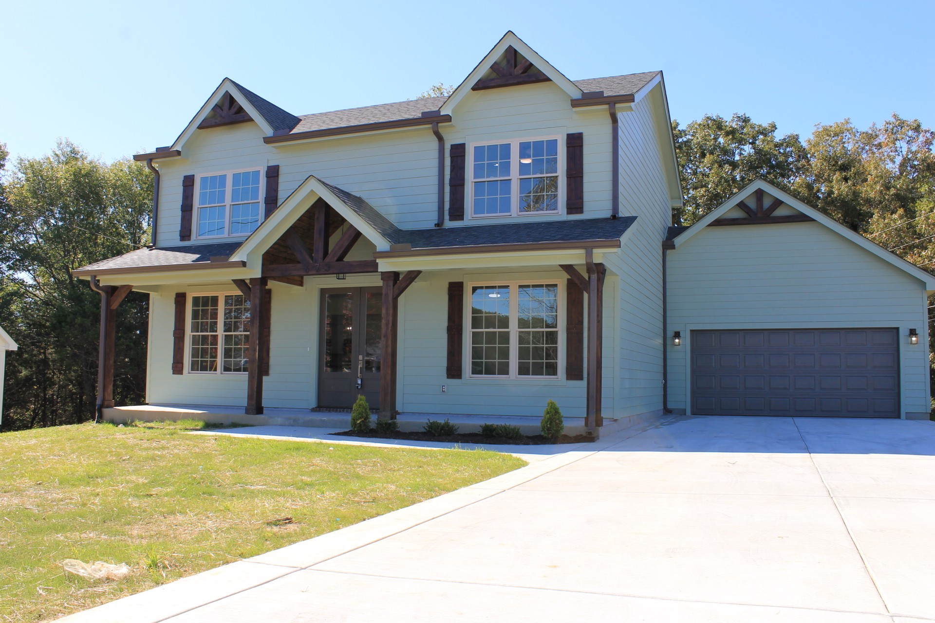 673 Shelton Road Manchester, TN 37355 - Photo 1 of 25 a front view of a house with a yard