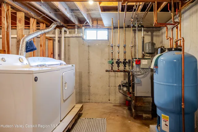 a view of a storage & utility room