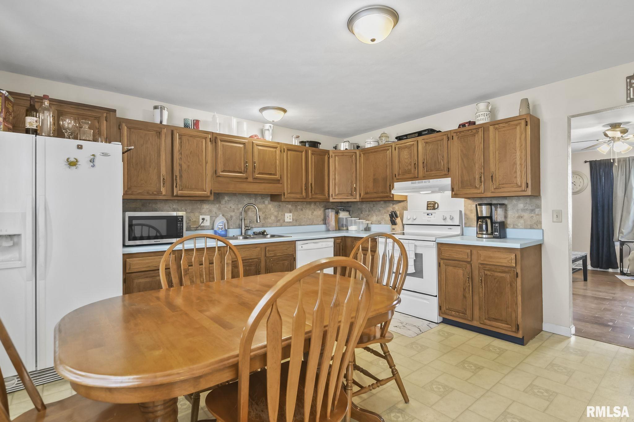 2142 Catalina Lane Springfield, IL 62702 - Photo 8 of 29