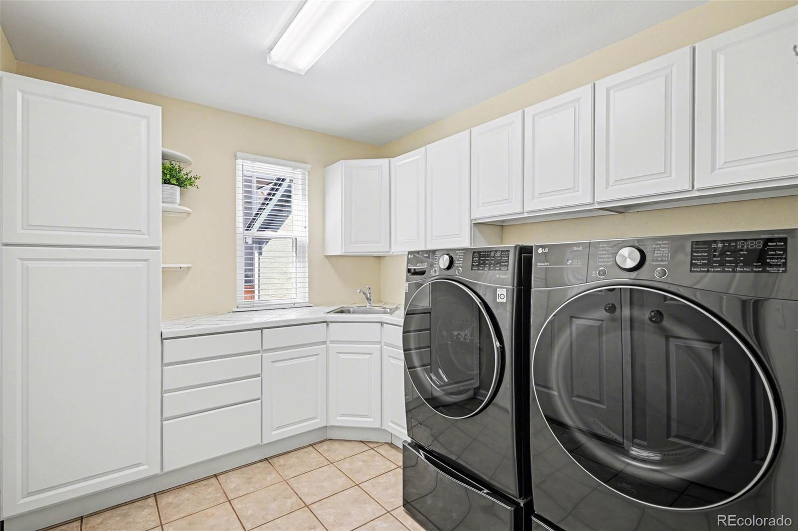 9467 Cherryvale Lane Highlands Ranch, CO 80126 - Photo 14 of 41