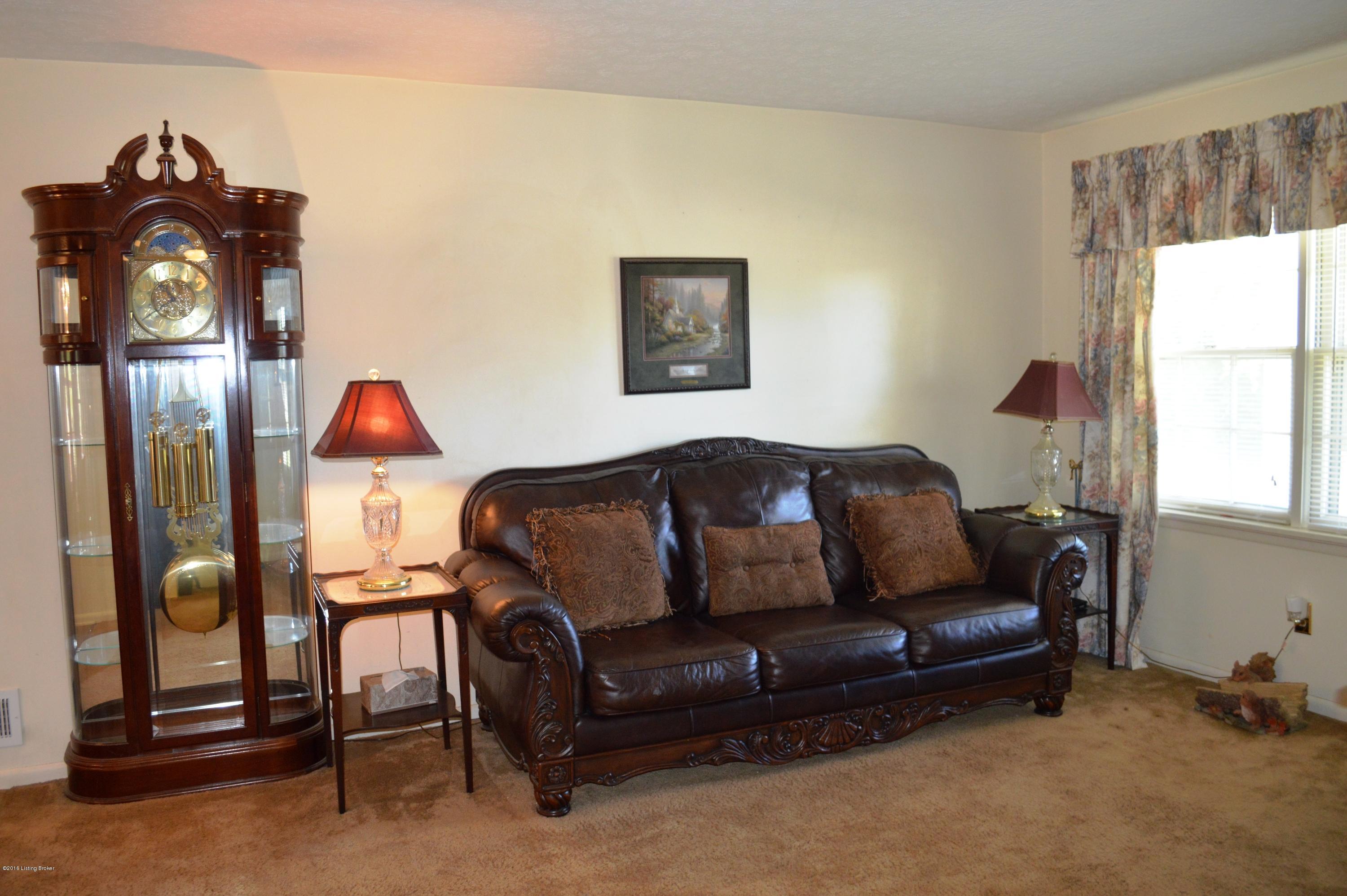 5304 Rayburn Road Louisville, KY 40272 - Photo 8 of 29 DSC_0854