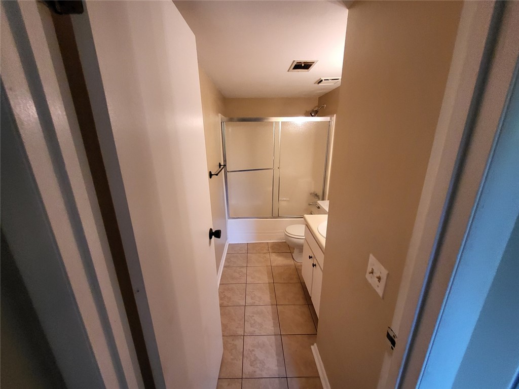 150 Ligon Street, Unit 1001 Clemson, SC 29631 - Photo 16 of 29 Functional full bathroom with shower and vanity offers daily convenience.