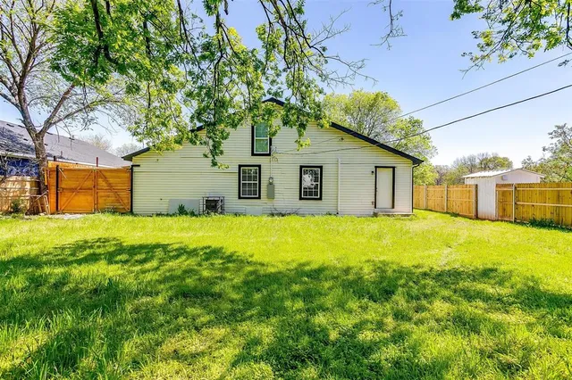 $1,500 | 727 Stamps Avenue, Fort Worth, TX 76114