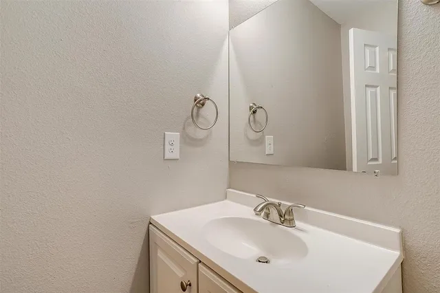 $1,500 | 727 Stamps Avenue, Fort Worth, TX 76114