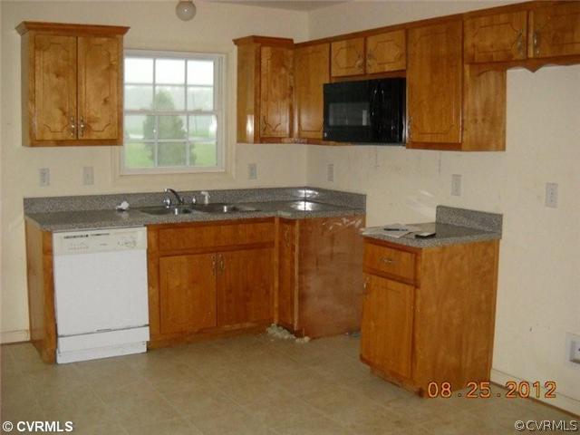 9213 Boisseau Road Sutherland, VA 23885 - Photo 3 of 5 Kitchen