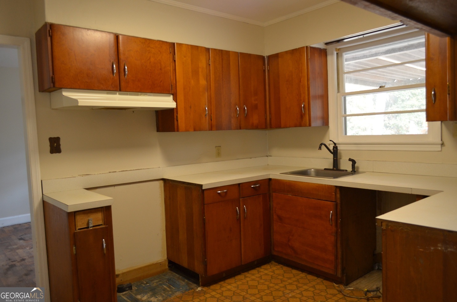 2655 Riverview Road Macon, GA 31204 - Photo 5 of 14 a kitchen with a sink and cabinets