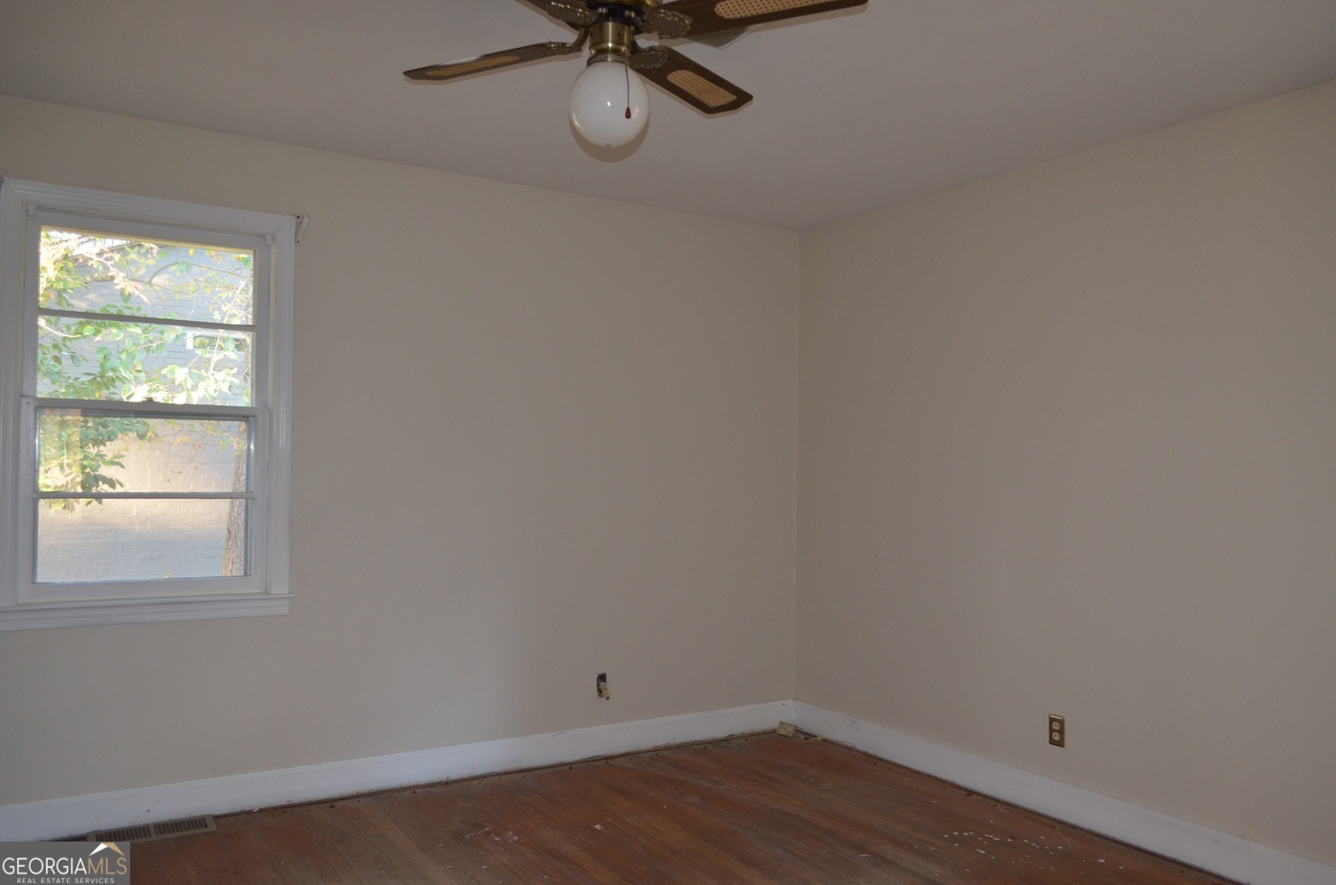 2655 Riverview Road Macon, GA 31204 - Photo 6 of 14 a view of a room that has a window in it