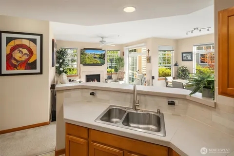 $539,950 | 1855 Trossachs Boulevard Southeast, Unit 2402, Sammamish, WA 98075