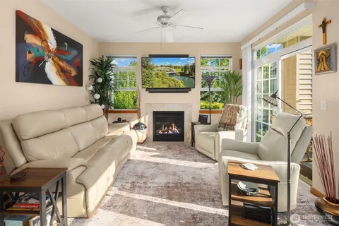 $539,950 | 1855 Trossachs Boulevard Southeast, Unit 2402, Sammamish, WA 98075