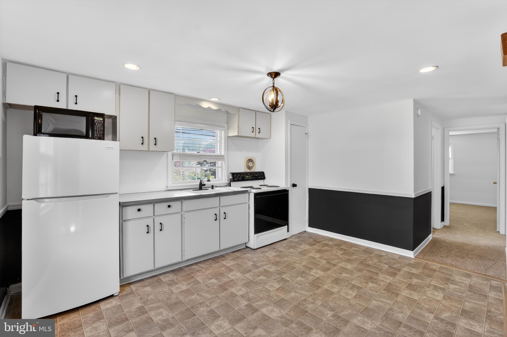 325 Manor Road Hatboro, PA 19040 - Photo 7 of 29 Gallery Image 7