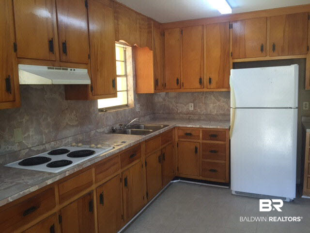 607 West Marigold Avenue Foley, AL 36535 - Photo 7 of 25 Kitchen