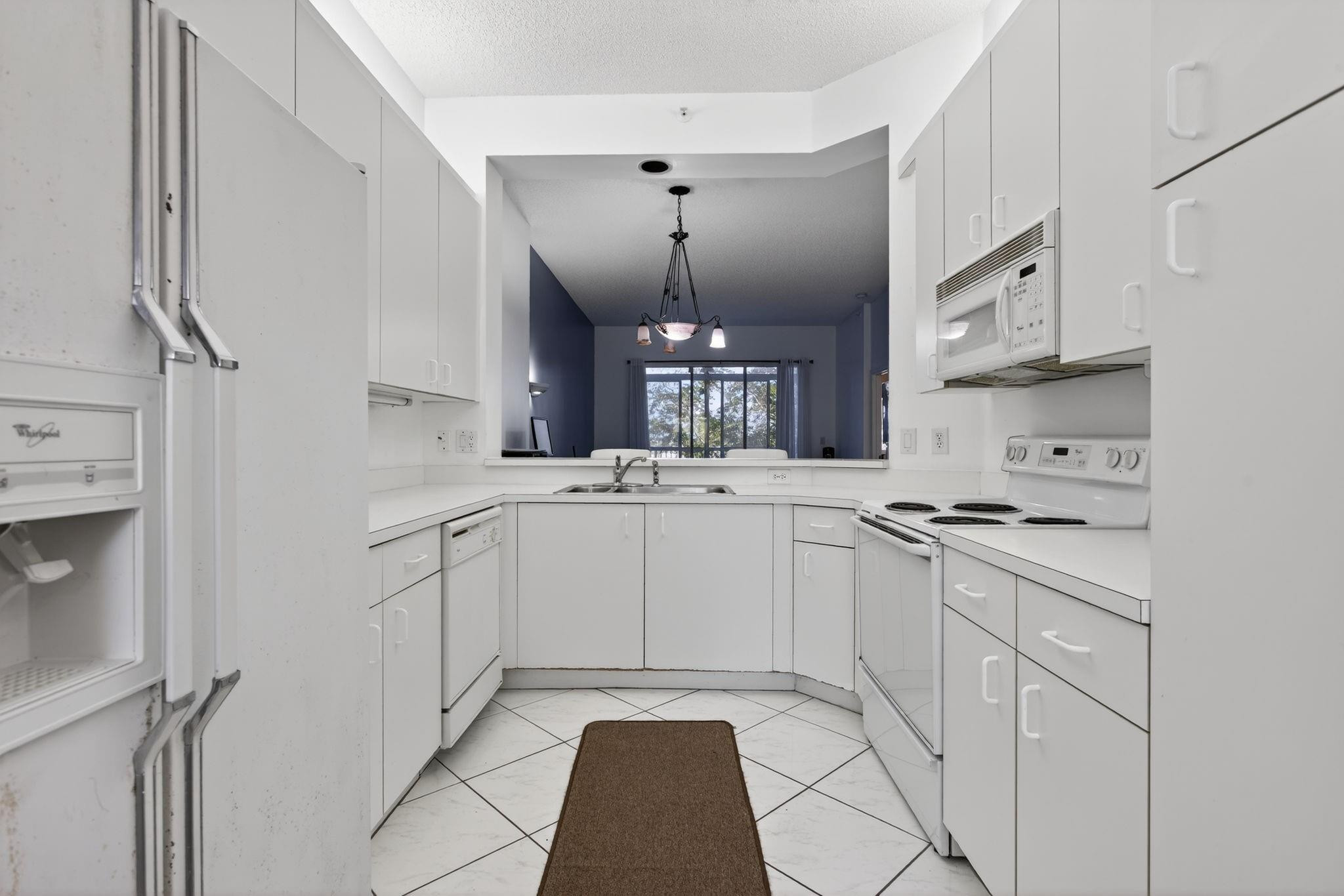 9575 Weldon Circle, Unit C413 Tamarac, FL 33321 - Photo 3 of 65 Eat-in kitchen