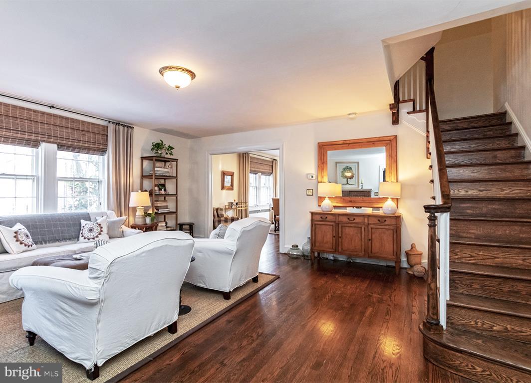 231 Hopkins Road Baltimore, MD 21212 - Photo 2 of 38 Living Room