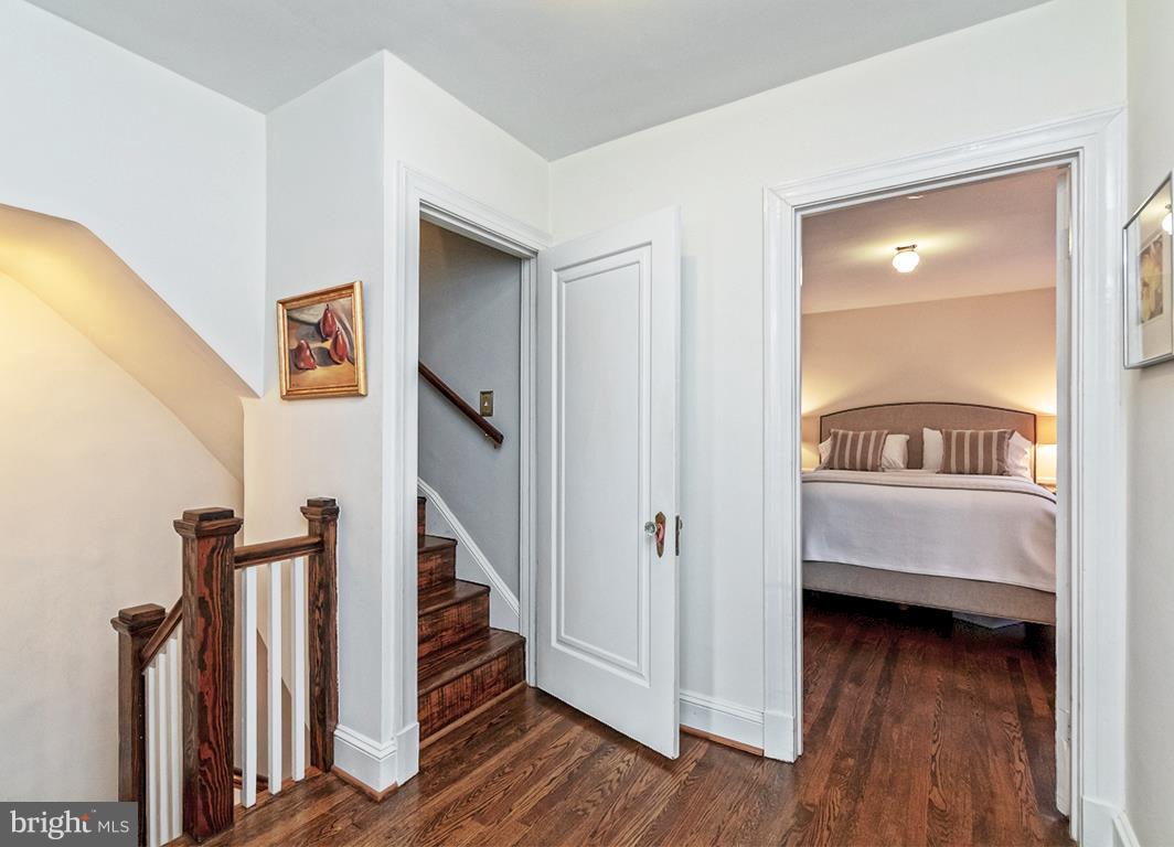 231 Hopkins Road Baltimore, MD 21212 - Photo 15 of 38 Hallway