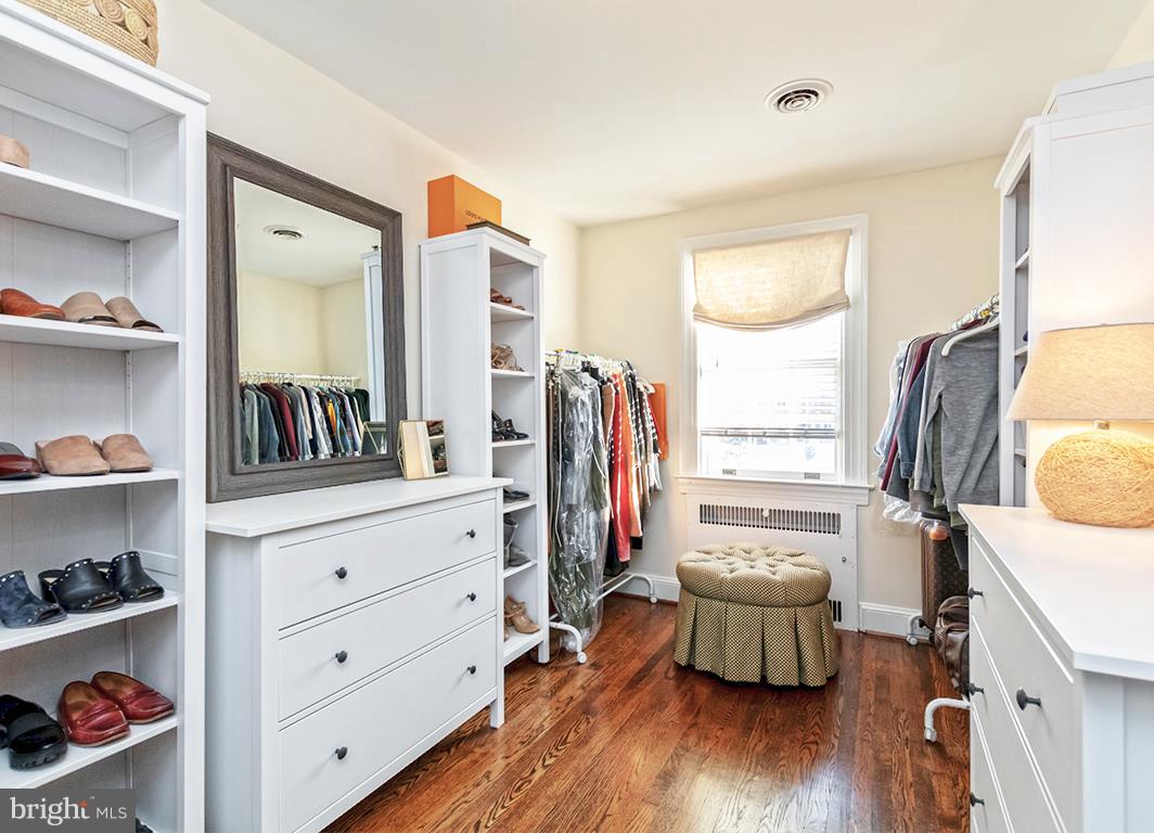 231 Hopkins Road Baltimore, MD 21212 - Photo 20 of 38 Dressing Room